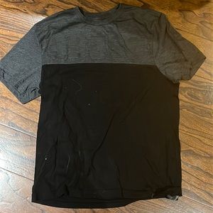Guess Black and Grey Tee Shirt Medium
